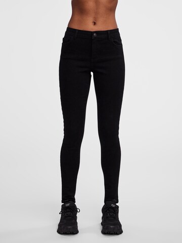 Coupe slim Jean 'PCDana' PIECES en noir : devant