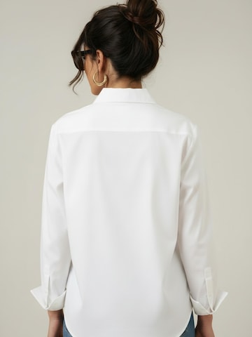 Chemisier 'Paula' WEARABLE STORIES en blanc