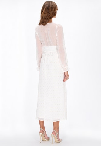 Robe faina en blanc