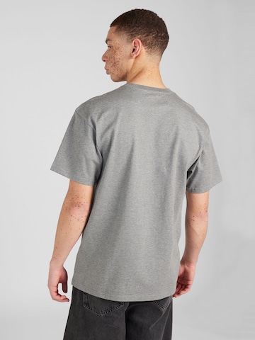 Carhartt WIP T-Shirt 'Chase' in Grau