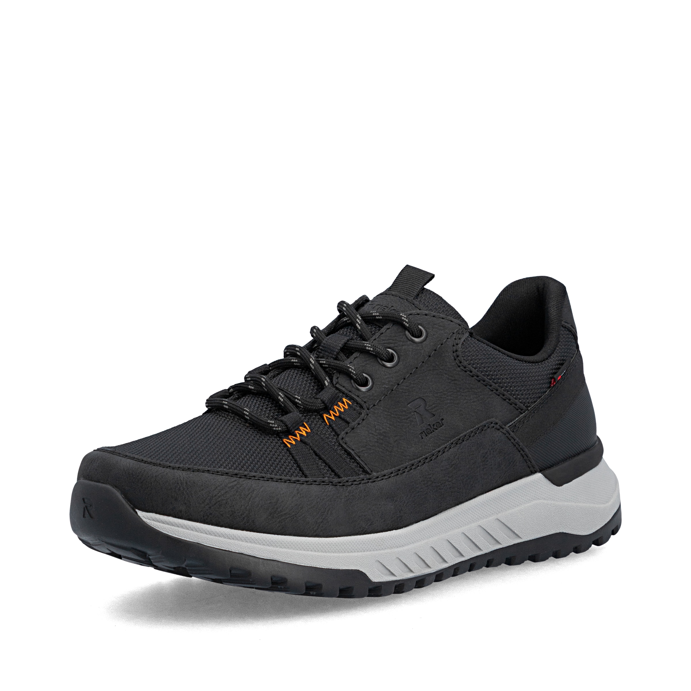 Baskets basses Rieker en noir : devant