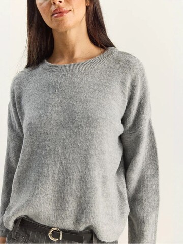 Pullover di Bianco Lucci in grigio