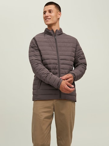 JACK & JONES Tussenjas in Bruin: voorkant