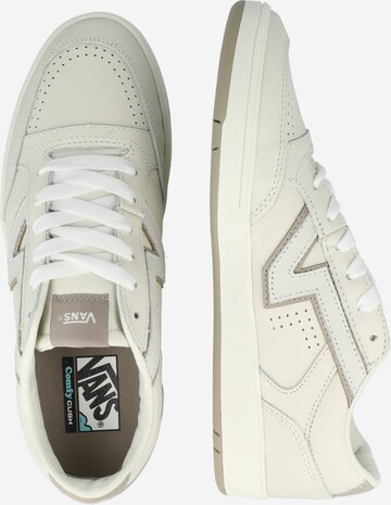 Baskets basses ' Lowland' VANS en blanc