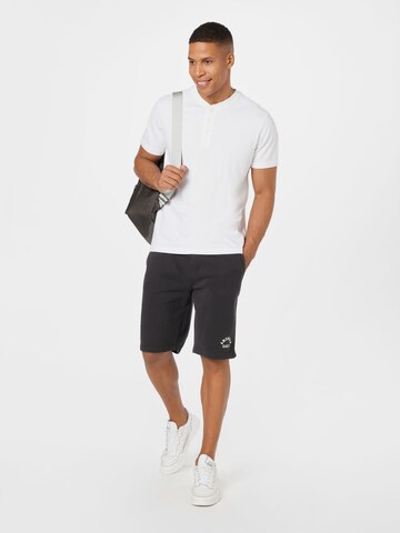 American Eagle Regular Shorts in Schwarz