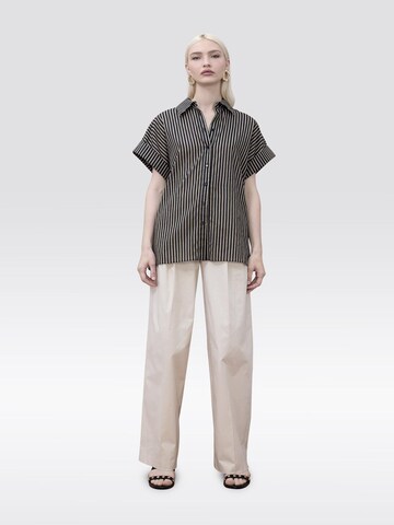 Lola Casademunt Halenka – černá