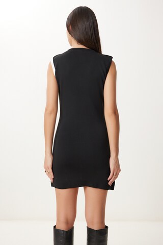 Rochie tricotat de la Happiness İstanbul pe negru