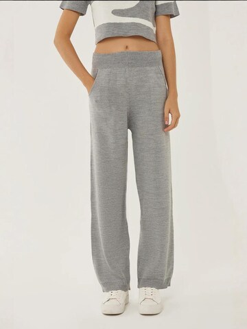 Regular Pantalon Hiccup en gris : devant