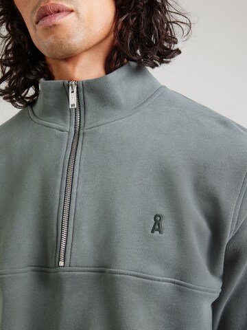 Sweat-shirt 'WAARLO' ARMEDANGELS en gris