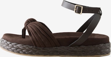 Tongs Next en marron : devant