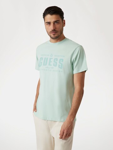GUESS T-Shirt in Grün: Vorderseite