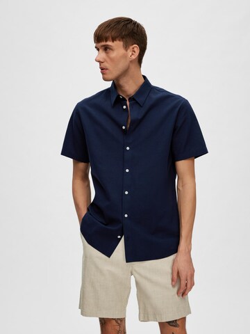 SELECTED HOMME Regular fit Button Up Shirt in Blue: front