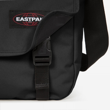 EASTPAK Lähettilaukku värissä musta