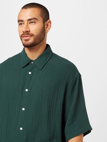 Comfort fit Camicia di WEEKDAY in verde