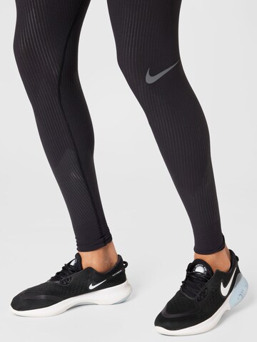 NIKE Skinny Sporthose in Schwarz