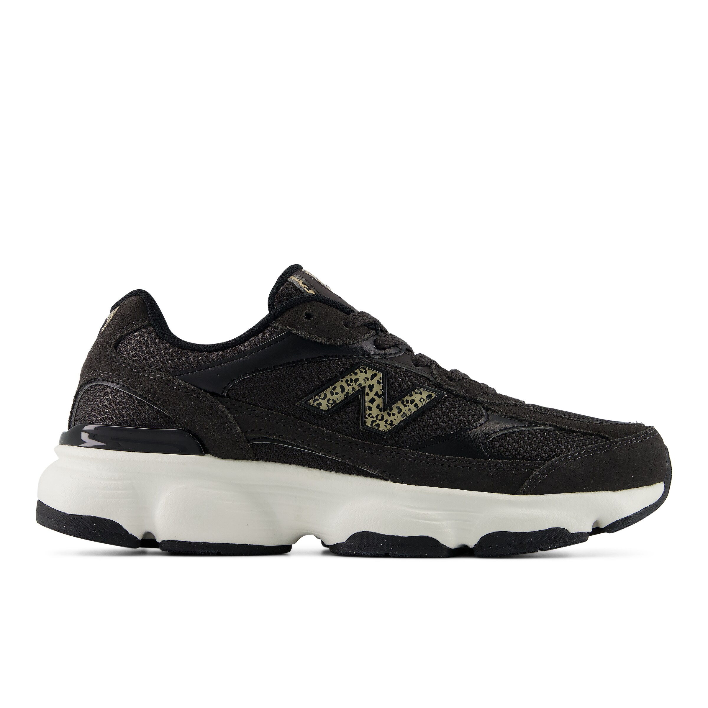 new balance Sneakers in Black