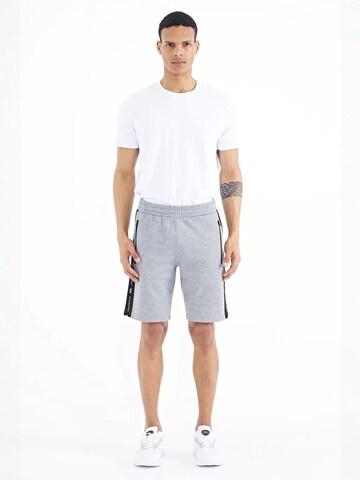 Tommy Life Loosefit Shorts in Grau