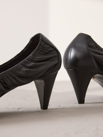 Next Pumps in Schwarz