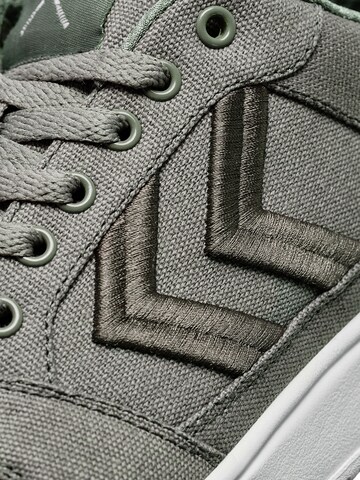 Hummel Sneaker in Grau