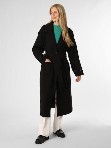 Aygill's Between-Seasons Coat in Black: front