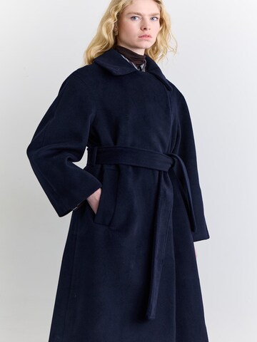 MANUKA Winter jacket in Blue: front