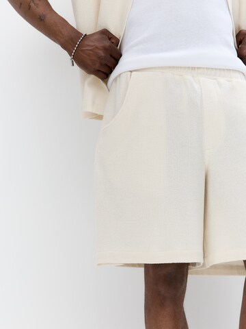 Pull&Bear Loose fit Trousers in White