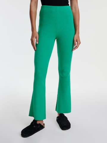 EDITED Flared Broek 'MIRJA' in Groen: voorkant