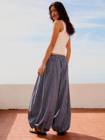 Bershka Barrel Hose in Blau