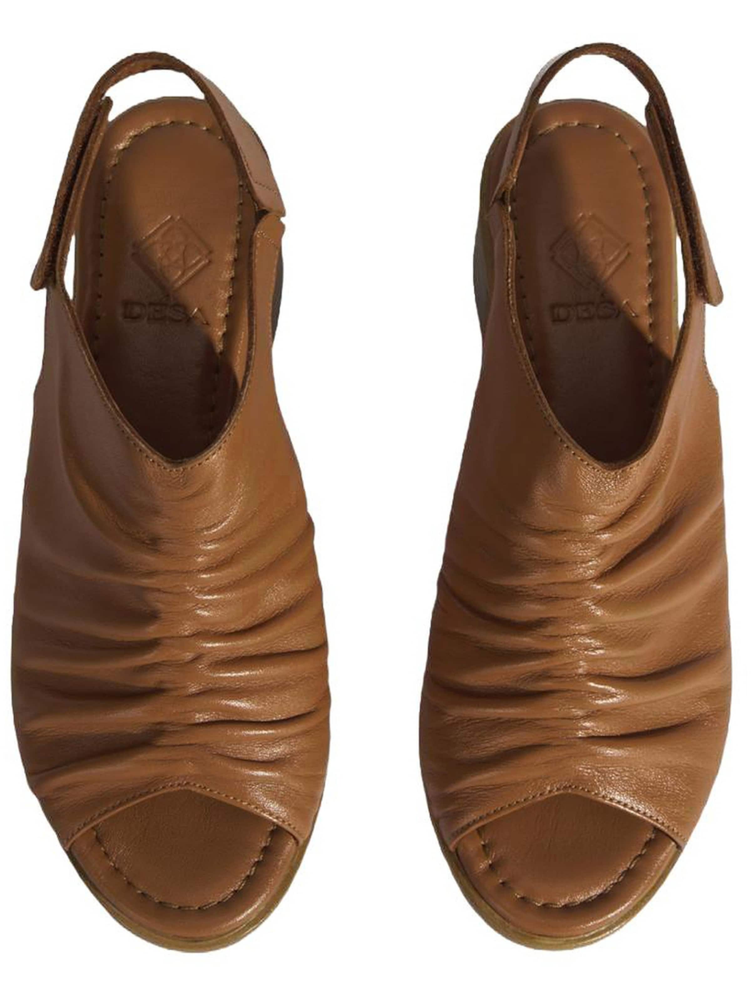 Desa T-Bar Sandals 'Sandalen' in Brown
