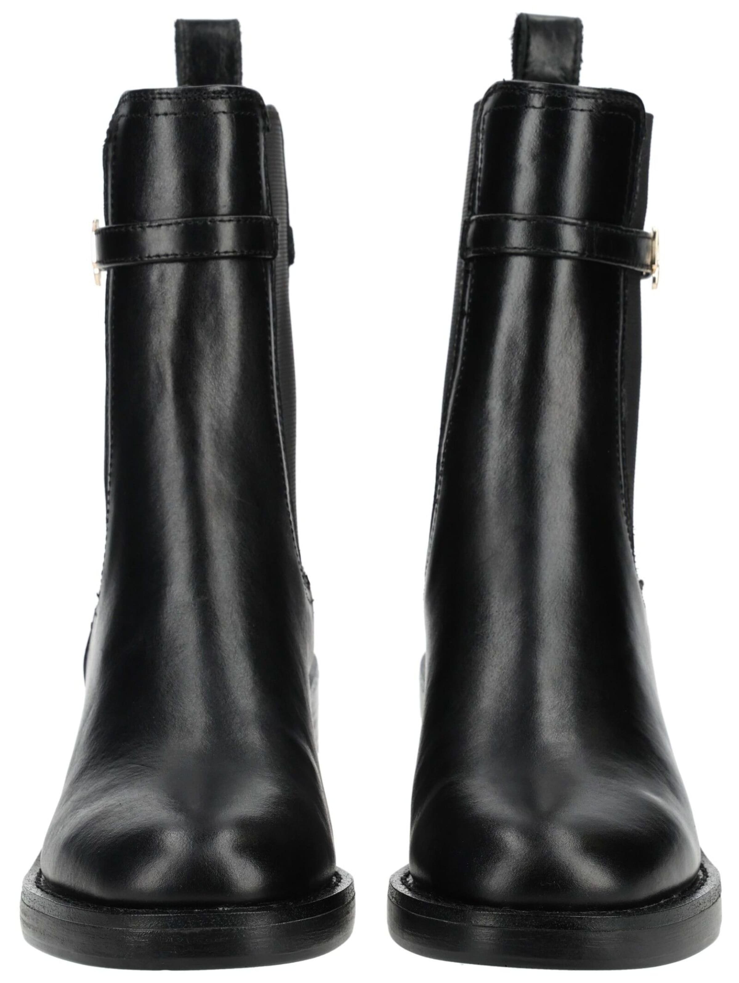 STEVE MADDEN Bootie in Black