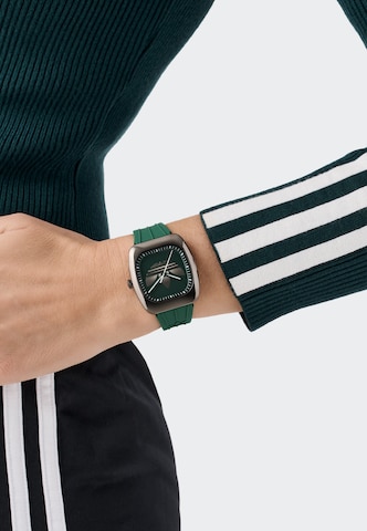 Montre à affichage analogique 'RETRO WAVE ONE' ADIDAS ORIGINALS en vert