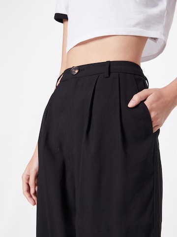 Moves Loose fit Pleat-Front Pants 'Nimma' in Black