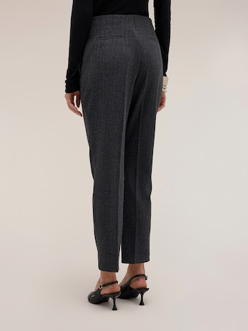 Pantaloni di MOTIVI in grigio