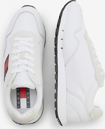 Baskets basses TOMMY HILFIGER en blanc