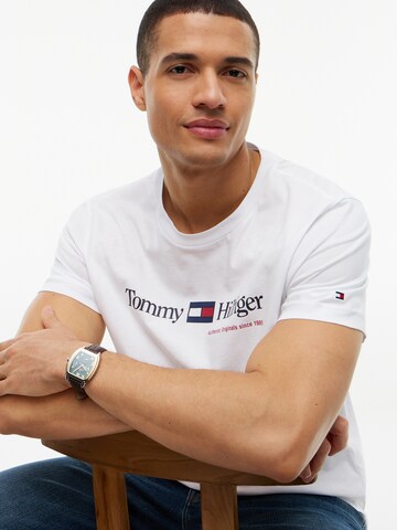 TOMMY HILFIGER Тениска 'Brand Love' в бяло