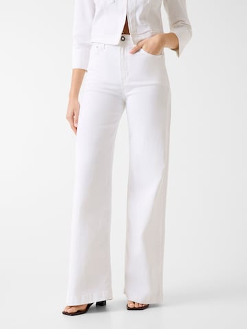 GUESS Wide leg Jeans 'BELLAGIO' in White: front