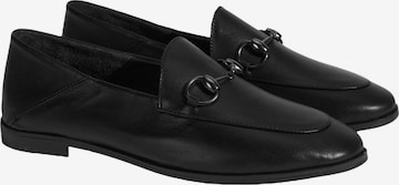 Desa Moccasins in Black: front