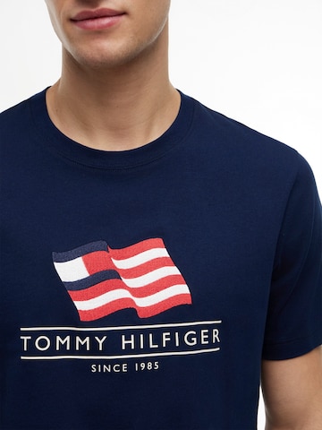 TOMMY HILFIGER T-shirt 'MAIN FLAG' i blå