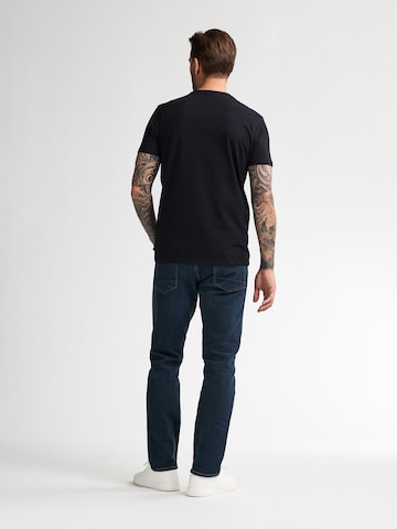 Petrol Industries T-shirt 'Devils Tower' i svart