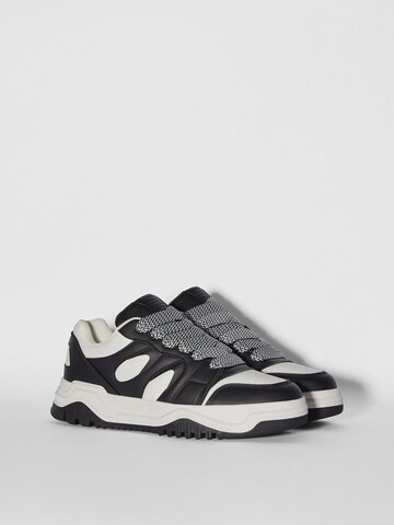 Bershka Sneaker in Schwarz