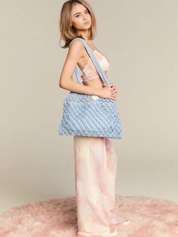 LENI KLUM x ABOUT YOU Handtas 'Anais' in Blauw: voorkant