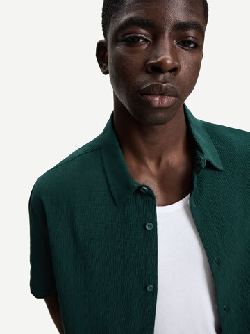 Coupe regular Chemise Bershka en vert