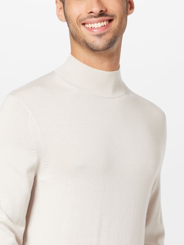 Pulover de la Calvin Klein pe alb