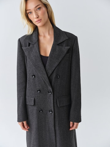 Cappotto di mezza stagione di MB by Marta Buzolic in grigio