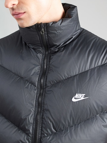 Nike Sportswear Жилетка 'WINDRUNNER' в Черный
