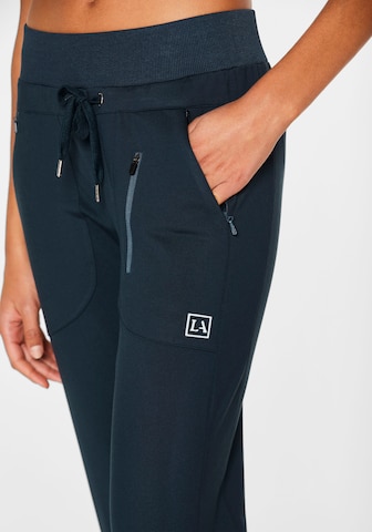 LASCANA ACTIVE Slimfit Sportbroek in Blauw