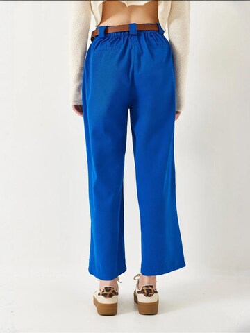 Wide leg Pantaloni con pieghe di Bianco Lucci in blu