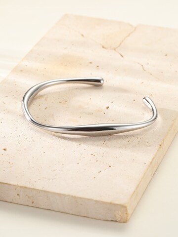 Hey Happiness Bracelet 'Curve Bangle' in Silver