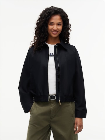 juoda Tommy Jeans Demisezoninė striukė: priekis