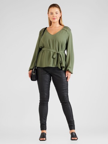 ABOUT YOU Curvy Bluse 'Julika' i grøn